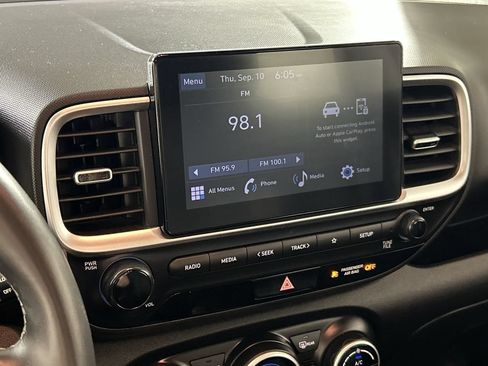Used 2025 Hyundai Venue SEL FWD image 18