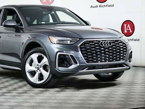 Used 2023 Audi Q5 2.0T Premium Plus w/ Premium Plus Package AWD/4WD image 2