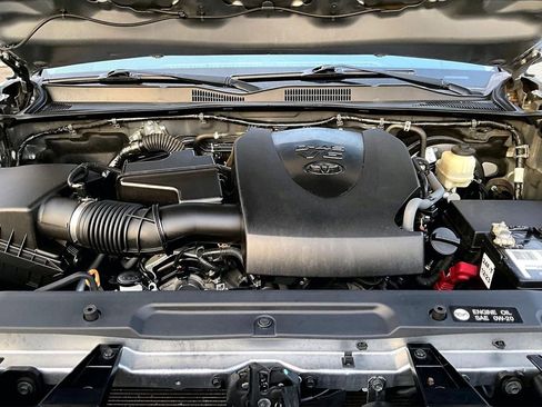 Used 2018 Toyota Tacoma SR5 image 33