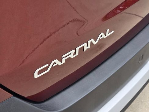 New 2026 Kia Carnival EX FWD image 8