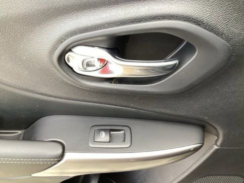 Used 2021 Jeep Cherokee Latitude Lux w/ Trailer Tow Group image 19