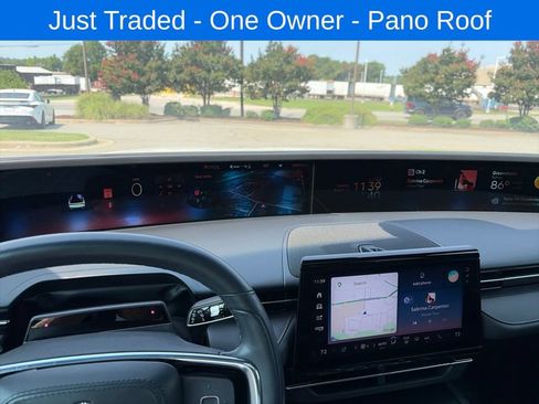 Used 2024 Lincoln Nautilus Reserve w/ Equipment Group 202A AWD/4WD image 8