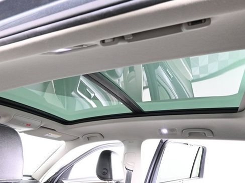 Certified 2023 Volkswagen Atlas SE w/ Panoramic Sunroof Package image 5