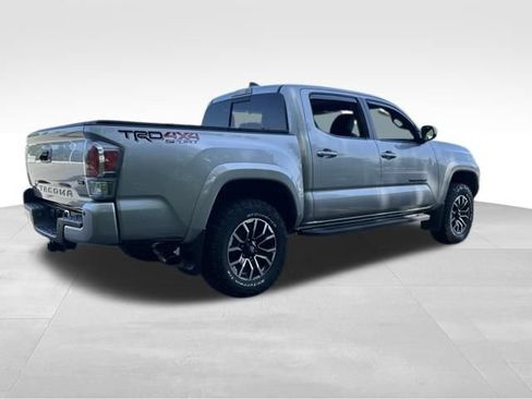 Used 2020 Toyota Tacoma TRD Sport w/ TRD Premium Sport Package AWD/4WD image 8