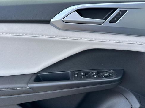 New 2026 Volkswagen Taos SE AWD/4WD image 10