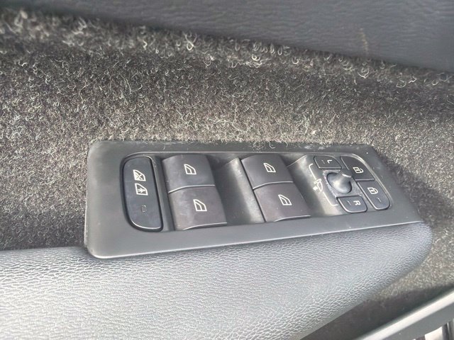 Used 2020 Volvo XC40 T5 Momentum AWD/4WD image 10