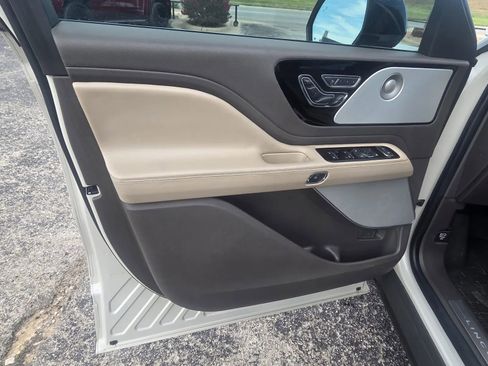 Used 2022 Lincoln Aviator Reserve w/ Equipment Group 201A AWD/4WD image 10