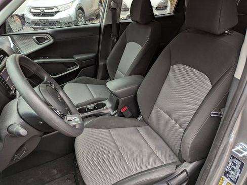 Used 2024 Kia Soul LX w/ Option Group 015 FWD image 9