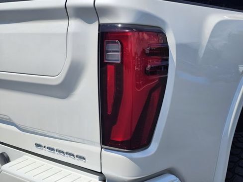 Used 2025 GMC Sierra 3500 Denali AWD/4WD image 11