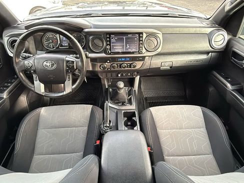 Used 2022 Toyota Tacoma TRD Off-Road image 19