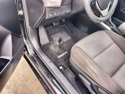 Used 2016 Toyota Corolla LE FWD image 3
