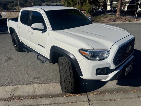 Used 2021 Toyota Tacoma TRD Off-Road image 2