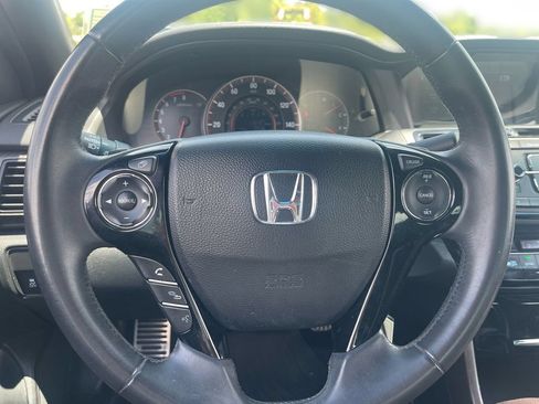 Used 2017 Honda Accord Sport image 9