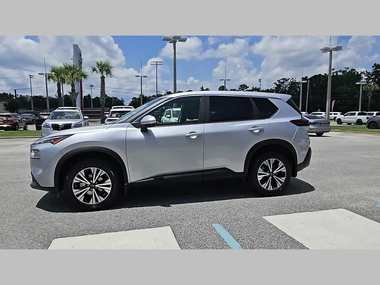 Used 2023 Nissan Rogue SV FWD image 25