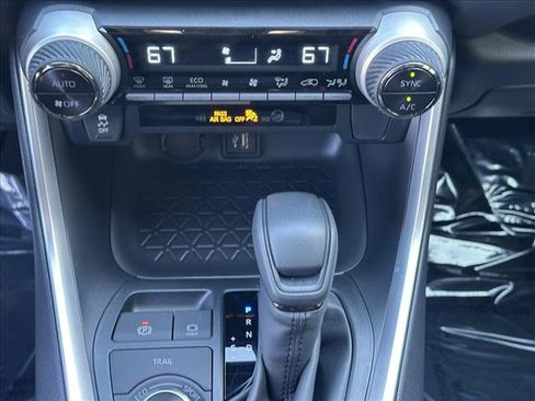 Used 2025 Toyota RAV4 XLE image 18