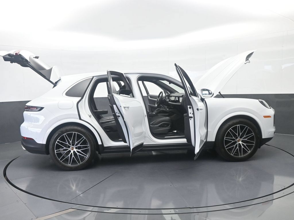 Used 2025 Porsche Cayenne AWD/4WD image 83