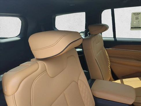 Used 2025 Jeep Grand Cherokee L Summit AWD/4WD image 19