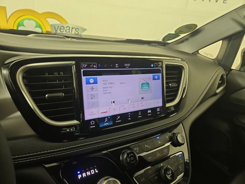 Certified 2024 Chrysler Pacifica Limited w/ Uconnect Theater Family Group image 21