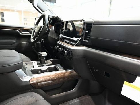 New 2026 Chevrolet Silverado 1500 LT image 17