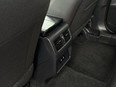Used 2025 Nissan Rogue SV FWD image 24