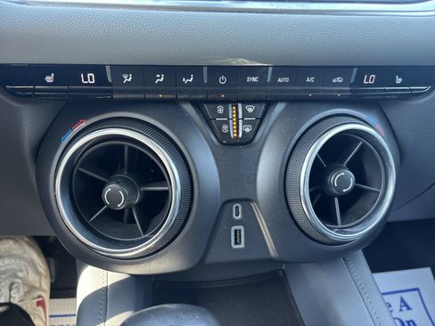 Used 2020 Chevrolet Blazer LT w/ Sound & Technology Package FWD image 18