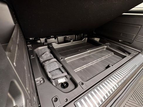 Used 2024 GMC Hummer EV 2X w/ LPO, Illumination Package image 31