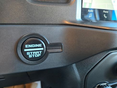 Used 2025 Ford Bronco Badlands image 19