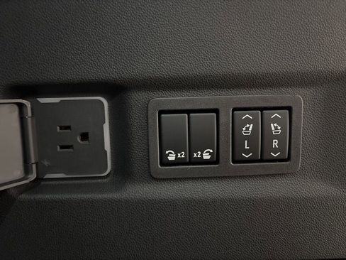 New 2026 Chevrolet Suburban LT w/ Comfort Package image 38