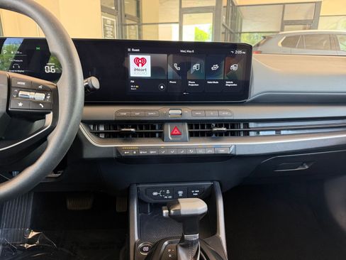 Used 2025 Kia K4 FWD image 17