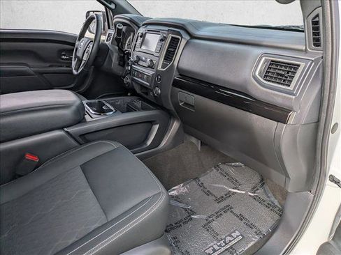 Used 2019 Nissan Titan SV w/ SV Convenience Package image 22