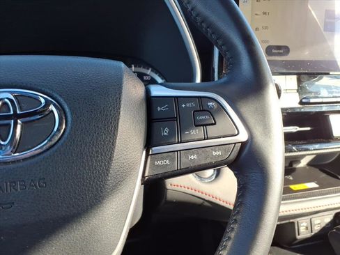 Used 2023 Toyota Highlander XSE image 17