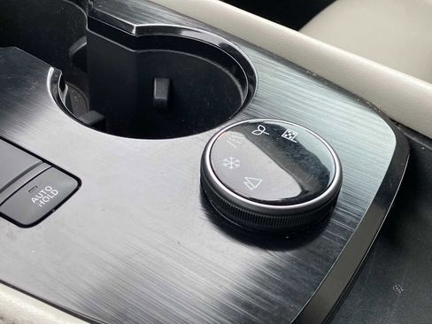 Used 2023 Nissan Rogue SL image 25