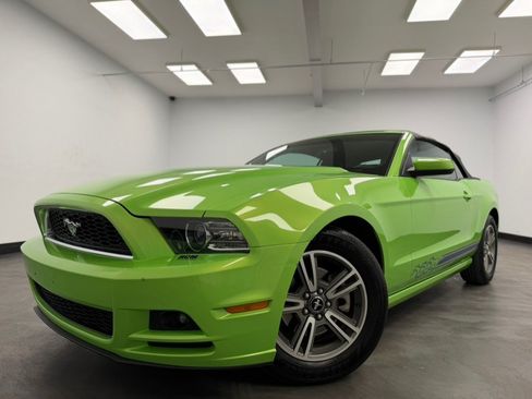 Used 2013 Ford Mustang Premium RWD image 2
