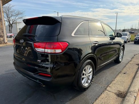 Used 2018 Kia Sorento LX image 7