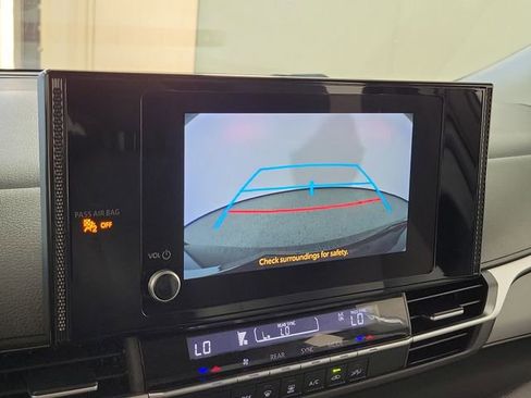 Used 2025 Toyota Sienna LE FWD image 29