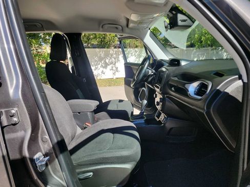 Used 2018 Jeep Renegade Latitude image 34