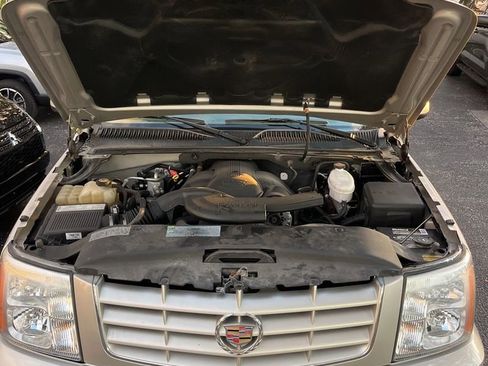 Used 2004 Cadillac Escalade ESV AWD image 28