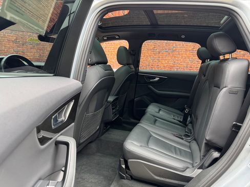 Used 2025 Audi Q7 3.0T Premium Plus AWD/4WD image 24