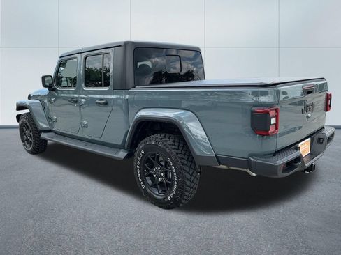 Certified 2025 Jeep Gladiator Sport AWD/4WD image 3