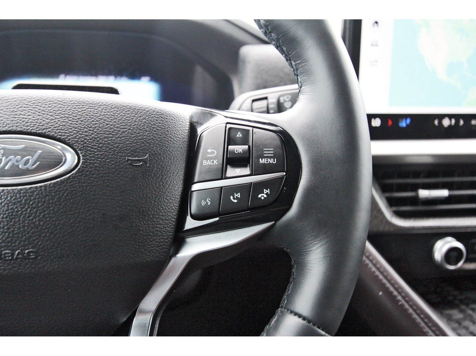 Used 2025 Ford Explorer Platinum w/ Ultimate Package AWD/4WD image 25