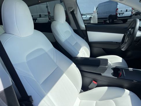 Used 2021 Tesla Model Y Long Range image 22