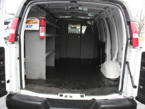 Used 2022 GMC Savana 2500 image 29
