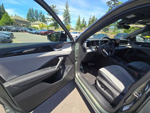 Used 2025 Volkswagen Tiguan SE R-Line AWD/4WD image 20