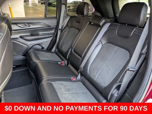 Used 2025 Jeep Grand Cherokee Altitude AWD/4WD image 24