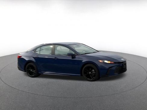 Used 2025 Toyota Camry SE image 2