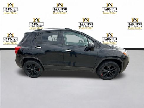 Used 2019 Chevrolet Trax LT w/ Sun & Sound Package AWD/4WD image 7