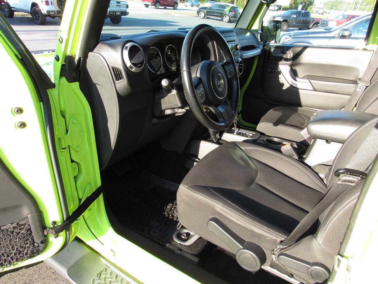 Used 2016 Jeep Wrangler Unlimited Sahara w/ Max Tow Package AWD/4WD image 18