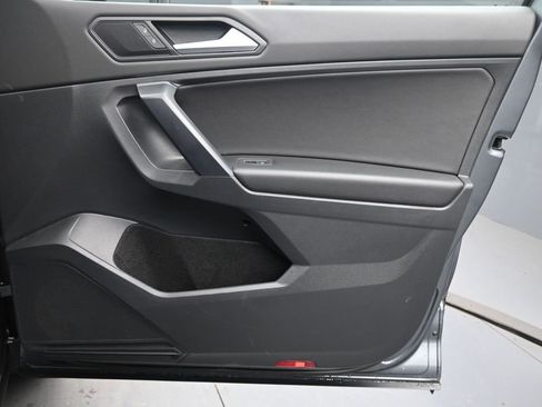 Used 2021 Volkswagen Tiguan SE R-Line image 30