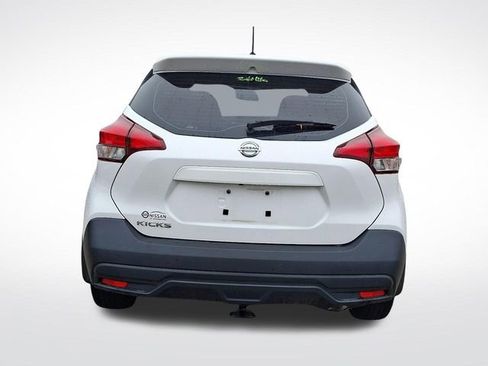 Used 2019 Nissan Kicks S image 5