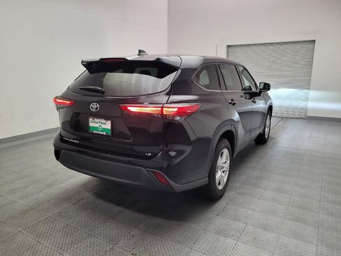 Used 2022 Toyota Highlander LE FWD image 9